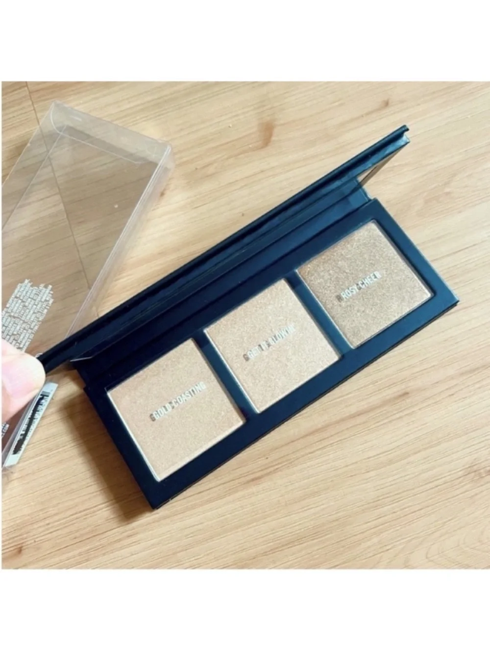 MAC COSMETICS Hyper Real Glow Highlighter Palette 0.15 oz/ 4.5g